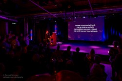 Bilder von Singen aus voller Kehle im Pavillon der IG Kultur, aufgenommen am 10.März 2025 von Eberhard Weinmann