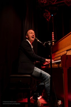 Bilder von Singen aus voller Kehle im Pavillon der IG Kultur, aufgenommen am 10.März 2025 von Eberhard Weinmann