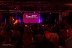 Bilder von Singen aus voller Kehle im Pavillon der IG Kultur, aufgenommen am 10.März 2025 von Eberhard Weinmann