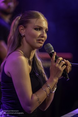 Kiara Huber & Band feat. Soulchor Tübingen