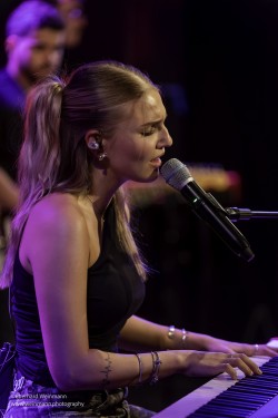 Kiara Huber & Band feat. Soulchor Tübingen