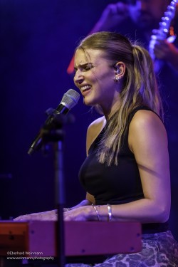 Kiara Huber & Band feat. Soulchor Tübingen