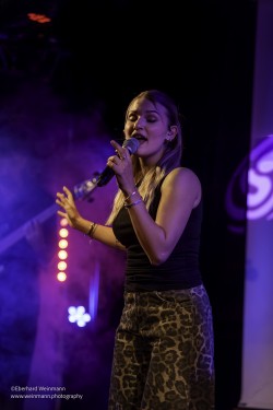 Kiara Huber & Band feat. Soulchor Tübingen