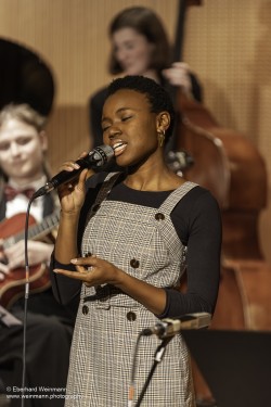 Die EllaLouis Tribute Band, aufgenommen von Eberhard Weinmann am 14.11.2025