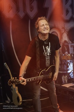 Die Big Balls im Pavillon der IG Kultur in Sindelfingen, fotografiert von Eberhard Weinmann.