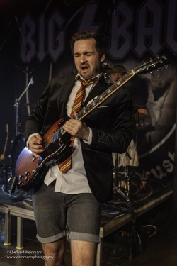 Die Big Balls im Pavillon der IG Kultur in Sindelfingen, fotografiert von Eberhard Weinmann.