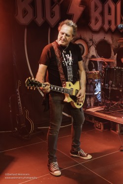 Die Big Balls im Pavillon der IG Kultur in Sindelfingen, fotografiert von Eberhard Weinmann.