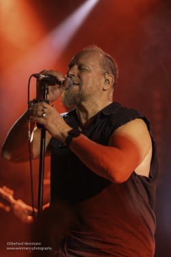 Die Big Balls im Pavillon der IG Kultur in Sindelfingen, fotografiert von Eberhard Weinmann.
