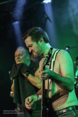 Die Big Balls im Pavillon der IG Kultur in Sindelfingen, fotografiert von Eberhard Weinmann.