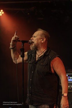 Die Big Balls im Pavillon der IG Kultur in Sindelfingen, fotografiert von Eberhard Weinmann.