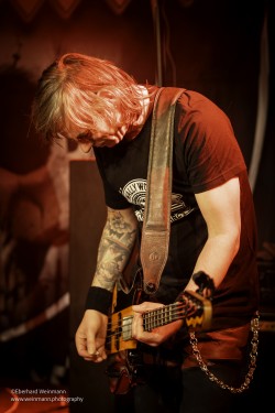 Die Big Balls im Pavillon der IG Kultur in Sindelfingen, fotografiert von Eberhard Weinmann.