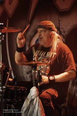 Die Big Balls im Pavillon der IG Kultur in Sindelfingen, fotografiert von Eberhard Weinmann.