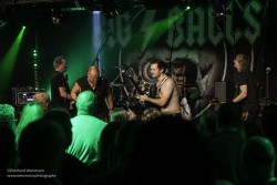Die Big Balls im Pavillon der IG Kultur in Sindelfingen, fotografiert von Eberhard Weinmann.