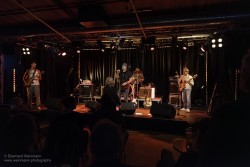 Die Hamburg Blues Band, am 13.3.2026 aufgenommen von Eberhard Weinmann im Pavillon der IG Kultur in SindelfingenDie Hamburg Blues Band, am 13.3.2026 aufgenommen von Eberhard Weinmann im Pavillon der IG Kultur in Sindelfingen