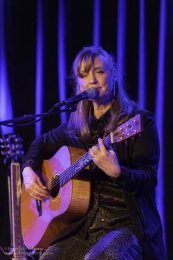 Fotografien vom Konzert mit Christina Lux, aufgenommen am 15.3.2026 im Pavillon der IG Kultur in Sindelfingen von Eberhard Weinmann