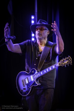 Fotos von den Lightning Crashes am 13.4.2026 im Pavillon der IG Kultur in Sindelfingen, aufgenommen von Eberhard Weinmann