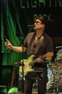 Fotos von den Lightning Crashes am 13.4.2026 im Pavillon der IG Kultur in Sindelfingen, aufgenommen von Eberhard Weinmann