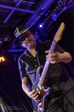 Fotos von den Lightning Crashes am 13.4.2026 im Pavillon der IG Kultur in Sindelfingen, aufgenommen von Eberhard Weinmann