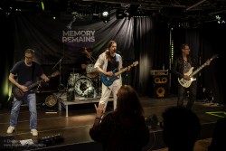 Fotografien von Memory Remains bei der IG Kultur in Sindelfingen, aufgenommen von Eberhard Weinmann 