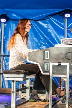Barbara Dennerlein Trio Die Königin der Jazz-Orgel mit Fabiano Pereira git und Marcel Gustke dr