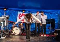 Barbara Dennerlein Trio Die Königin der Jazz-Orgel mit Fabiano Pereira git und Marcel Gustke dr