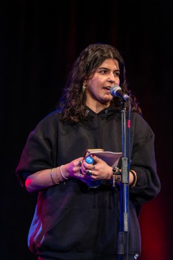 Poesie von und für Känäcks: Unsere Worte, Unsere Welt Ein Poetry Slam Abend 