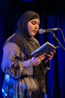 Poesie von und für Känäcks: Unsere Worte, Unsere Welt Ein Poetry Slam Abend 
