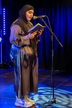 Poesie von und für Känäcks: Unsere Worte, Unsere Welt Ein Poetry Slam Abend 