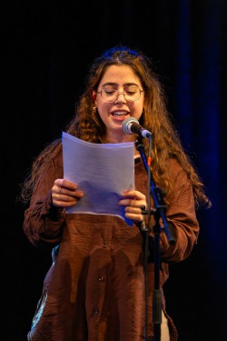 Poesie von und für Känäcks: Unsere Worte, Unsere Welt Ein Poetry Slam Abend 