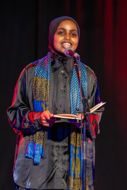 Poesie von und für Känäcks: Unsere Worte, Unsere Welt Ein Poetry Slam Abend 