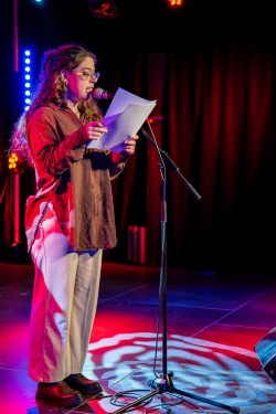 Poesie von und für Känäcks: Unsere Worte, Unsere Welt Ein Poetry Slam Abend 
