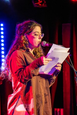 Poesie von und für Känäcks: Unsere Worte, Unsere Welt Ein Poetry Slam Abend 