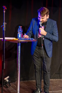 Poesie von und für Känäcks: Unsere Worte, Unsere Welt Ein Poetry Slam Abend 