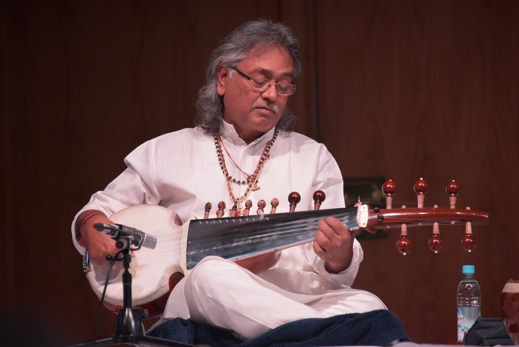 pandit_vikash_maharaj_sarod.jpg